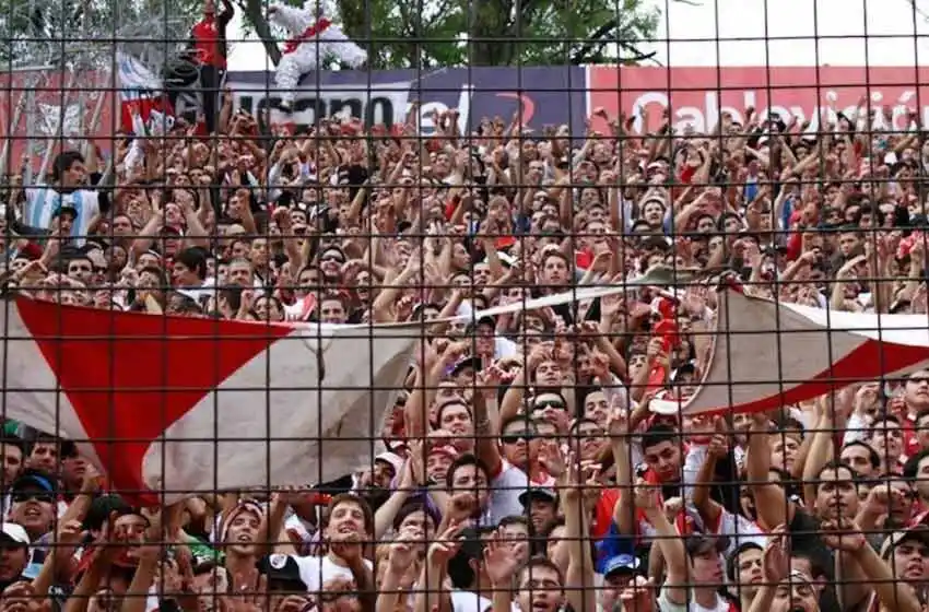 “No maten el folclore”: el mensaje de los hinchas de River en contra del precio de las entradas que puso Newell’s