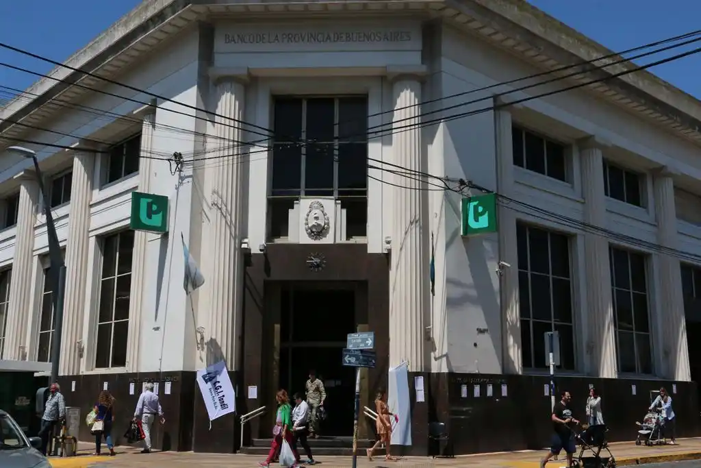 Le serían descontados los haberes a los bancarios que paren en febrero
