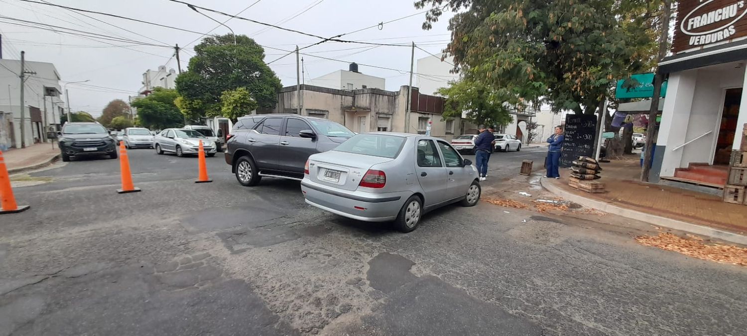 Un accidente en la esquina de Constitución y Roca terminó con una persona hospitalizada