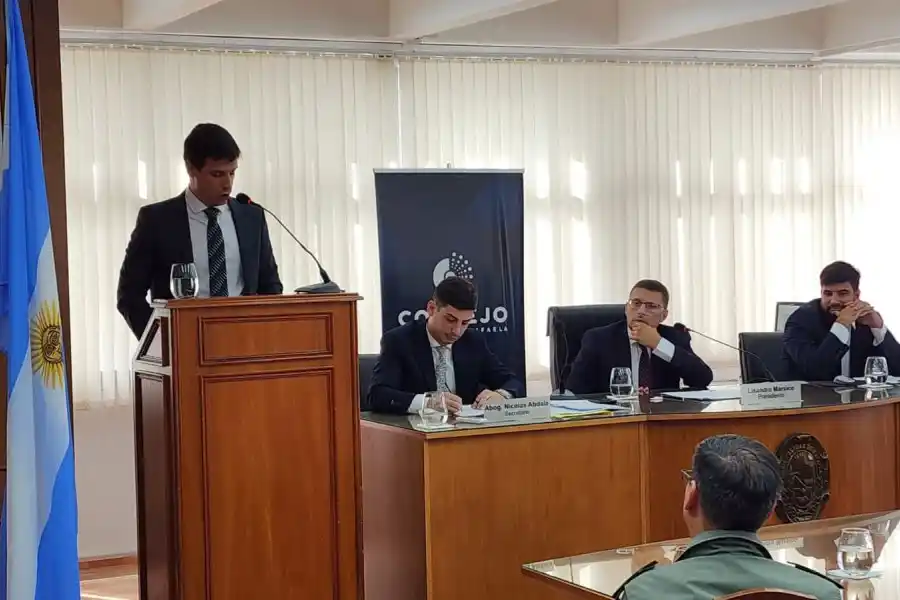 Pulgar para abajo: los concejales del PJ fueron críticos con el primer año de gestión de Leo Viotti