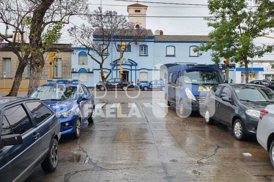 Polémica: policía acusado de robar autopartes de vehículos secuestrados