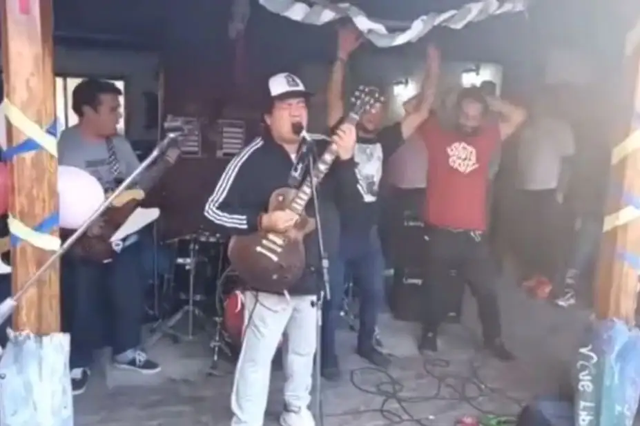 Pity Álvarez volvió a cantar