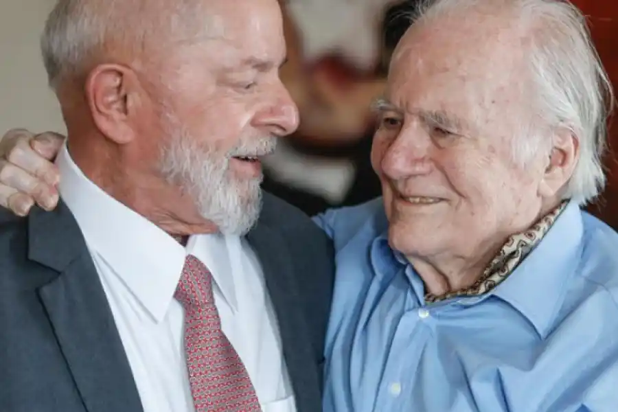 Lula visitó al lingüista estadounidense Noam Chomsky en San Pablo