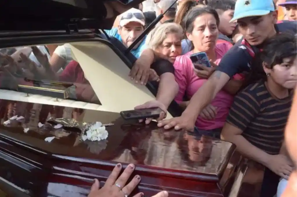 El cuerpo llegó este sábado a Ituzaingó,  para que otros familiares y amigos tengan la posibilidad de verlo por última vez.