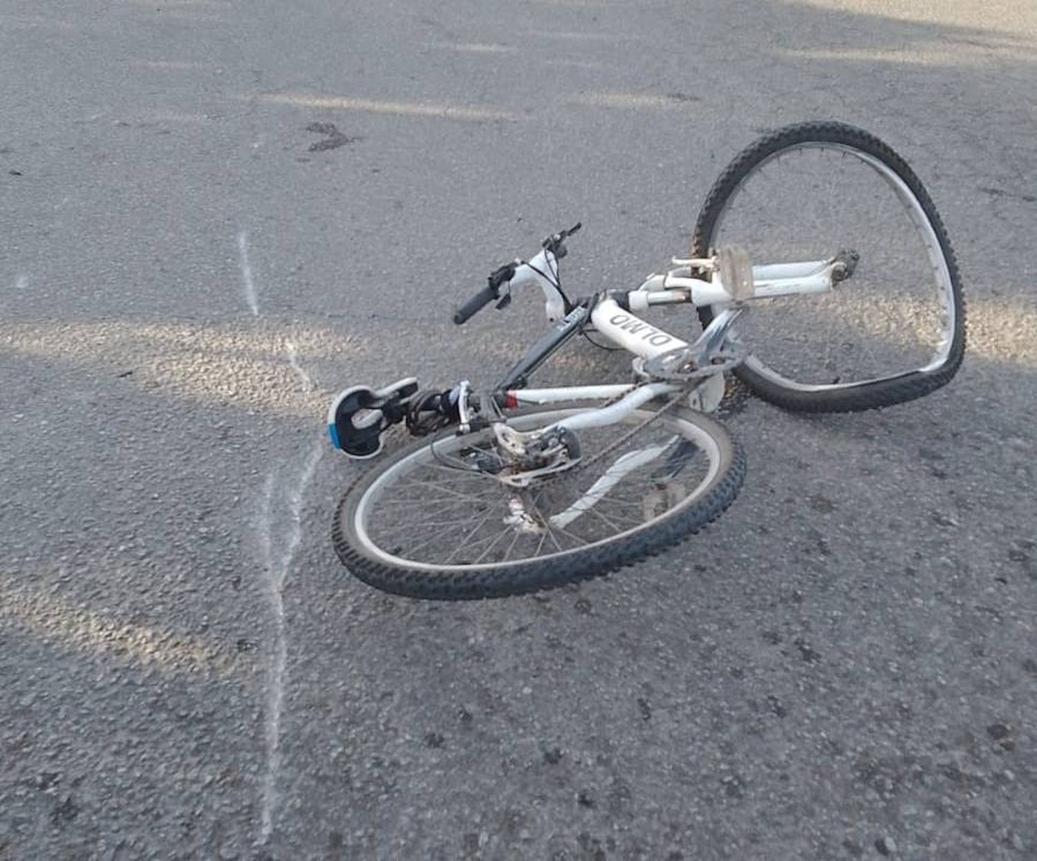 Atropelló a una mujer que iba en bicicleta y se dio a la fuga