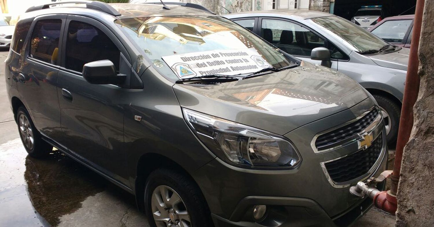 Desbaratan banda que escondía autos robados de Buenos Aires