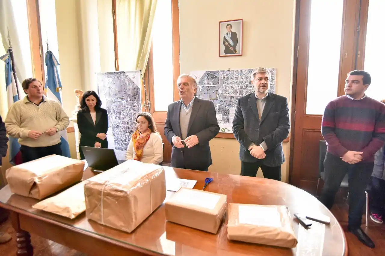 Cinco empresas presentaron ofertas en el marco de la licitación nacional del asfaltado de 42 cuadras en Victoria