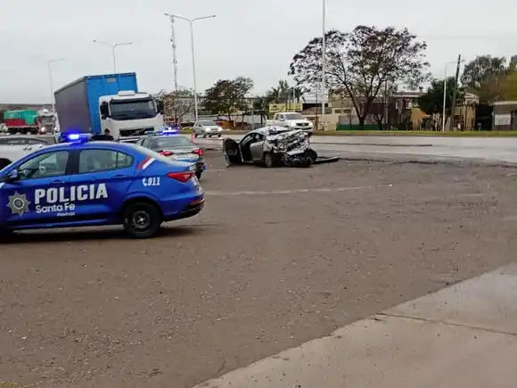 Violento choque en barrio Fasoli: un auto sufrió importantes daños materiales