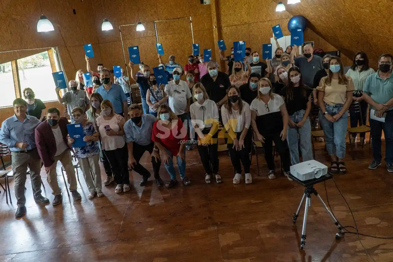 Firmat: 18 familias obtuvieron la escritura de su vivienda