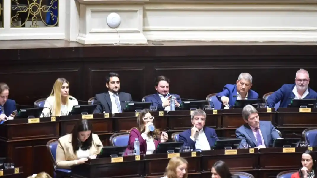 La Libertad Avanza impulsa un proyecto en la Cámara de Diputados bonaerense para derogar la Ley de Cupo Laboral Trans en la provincia.