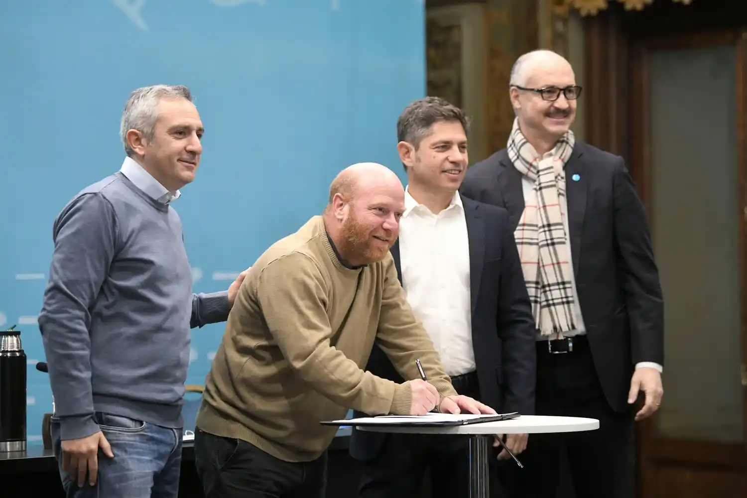 Walter Wischnivetzky firmó el convenio junto al gobernador de la provincia de Buenos Aires, Axel Kicillof.