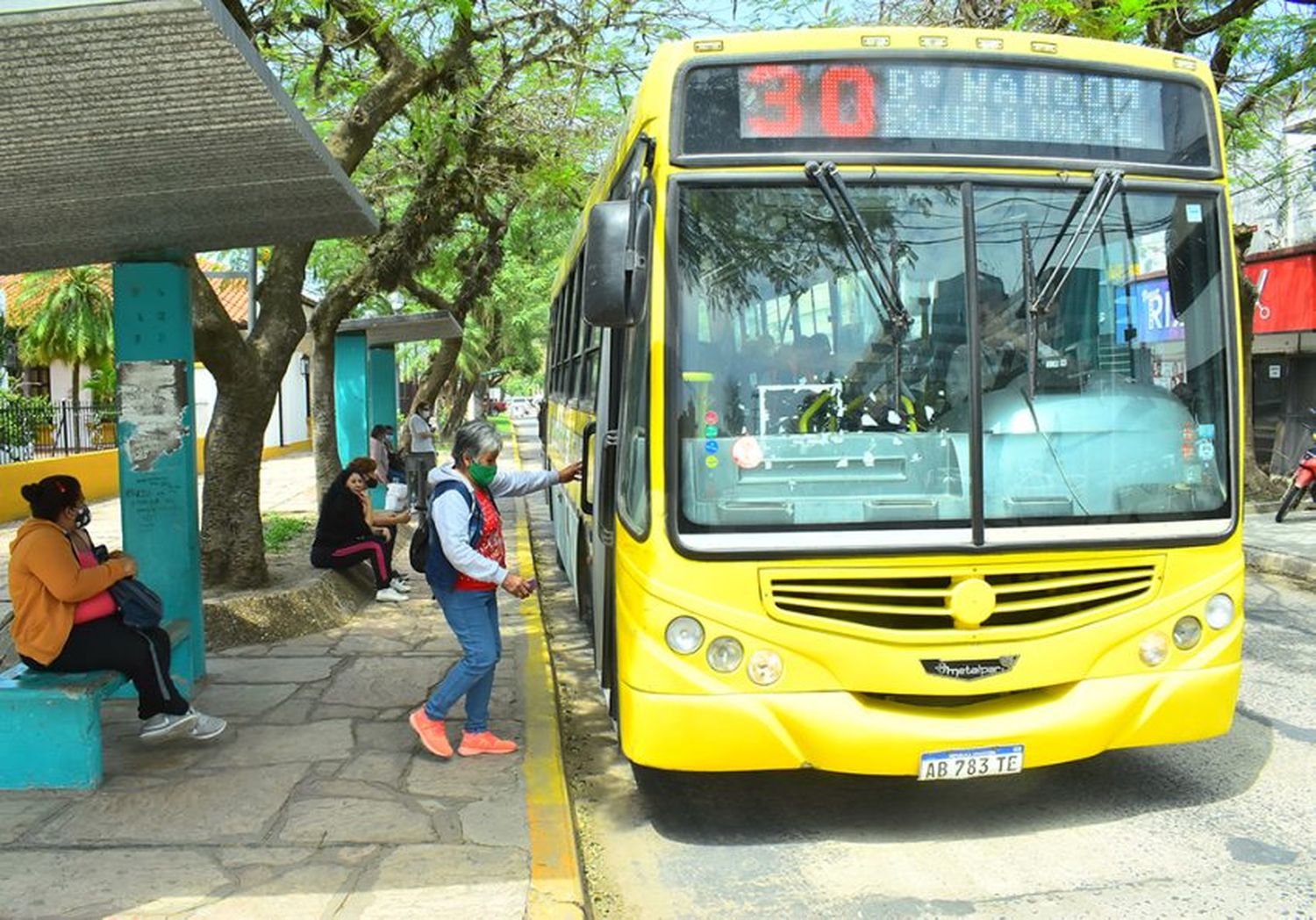 El transporte urbano queda habilitado de 6 a 20 hs