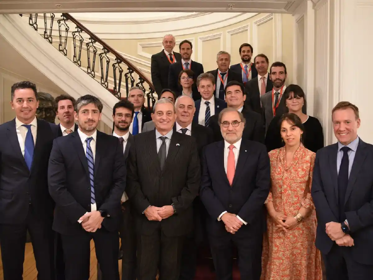 Manuel Calvo se reunió  con autoridades del Banco  Mundial, el BID y la OEA