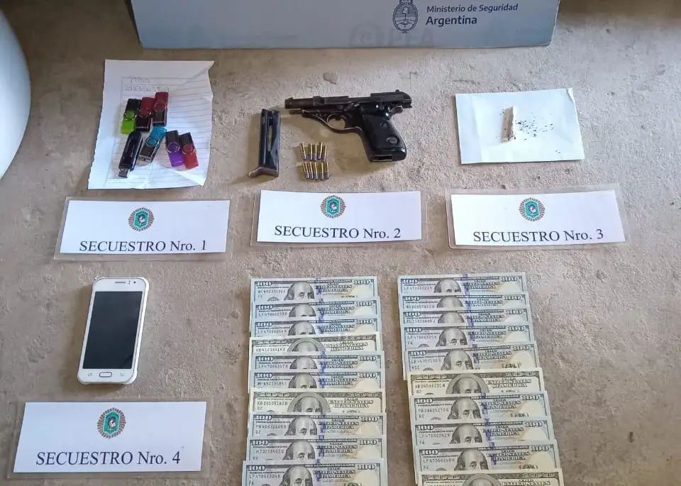 Parte del botín secuestrado a esta organización dedicada a la venta de drogas.