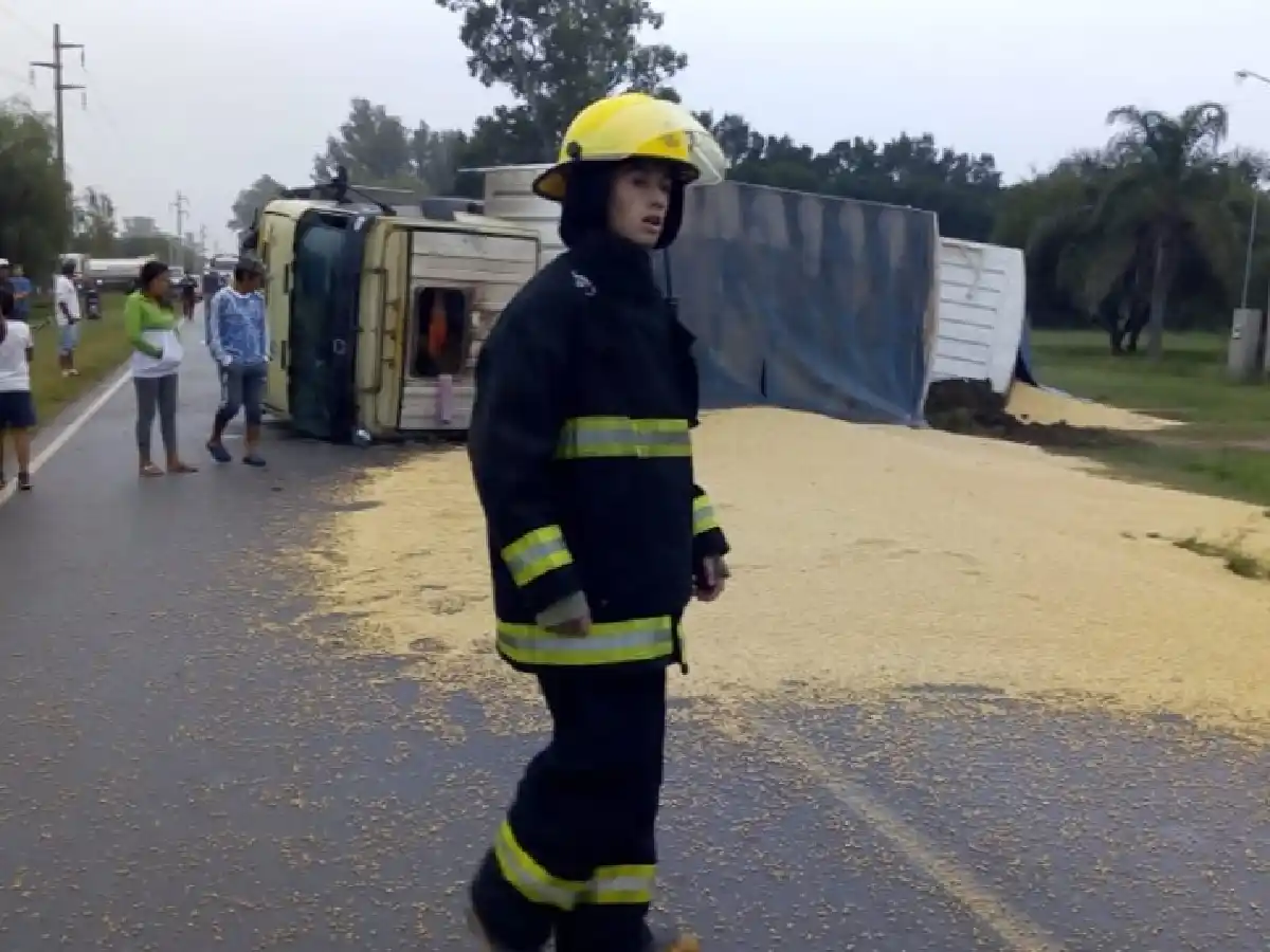 Dos hermanos gravemente heridos tras choque en Villa C. del Tío