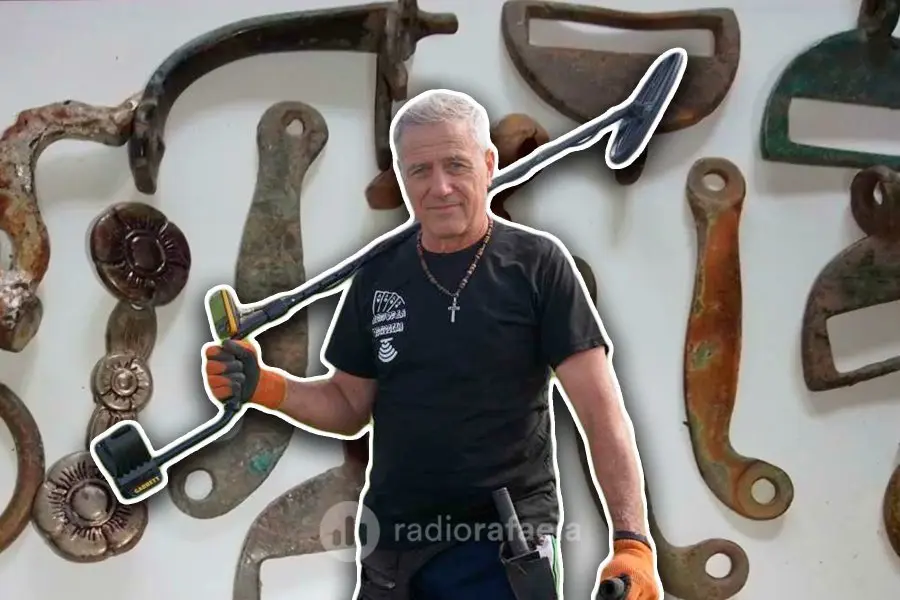 Carlos Ternavasio es detector de metales: "Los chicos encontraron un botón militar y una moneda de 1897, una experiencia impresionante para todos"