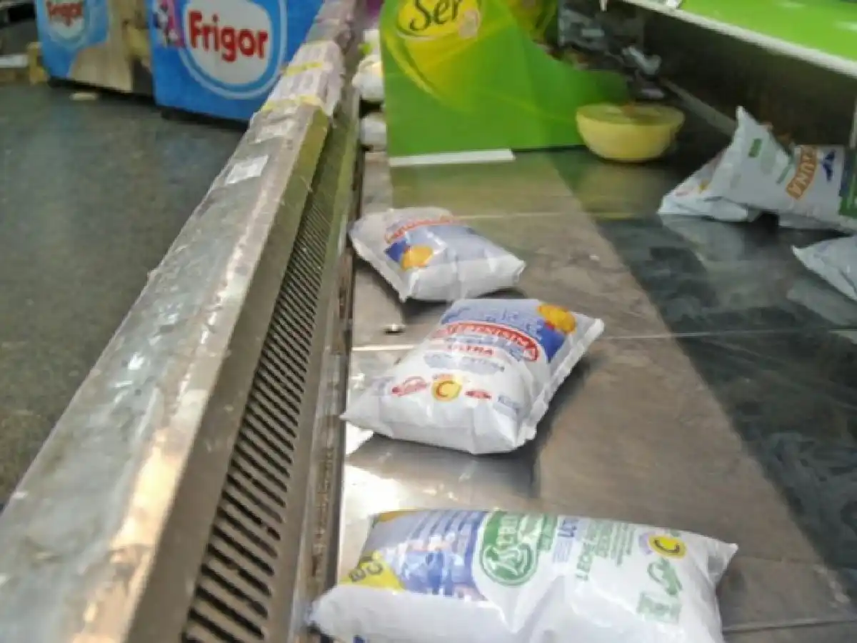 Advierten que podría faltar leche y derivados tras el paro del gremio de la industria láctea