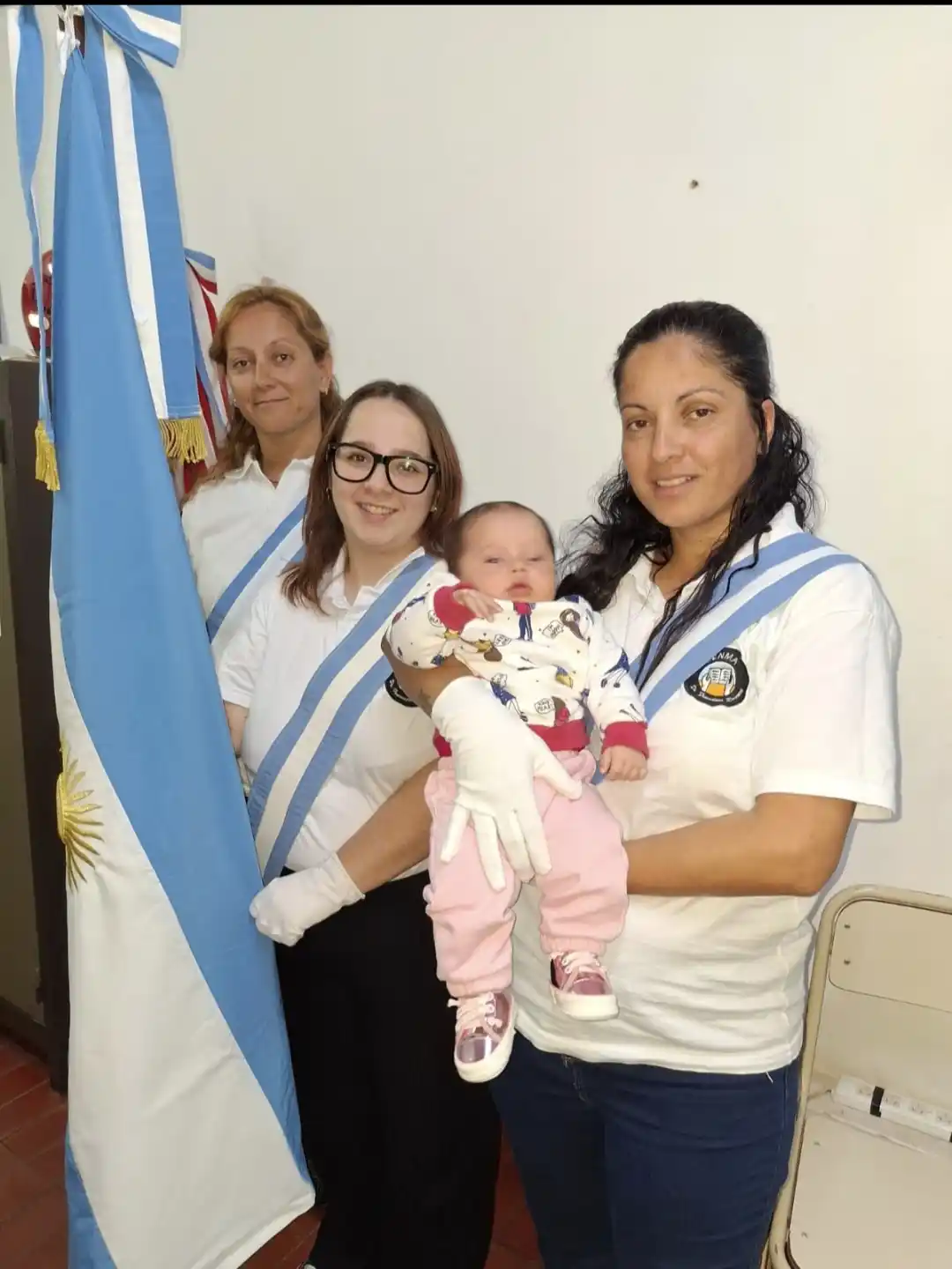 Marianela Alcántaro y bandera