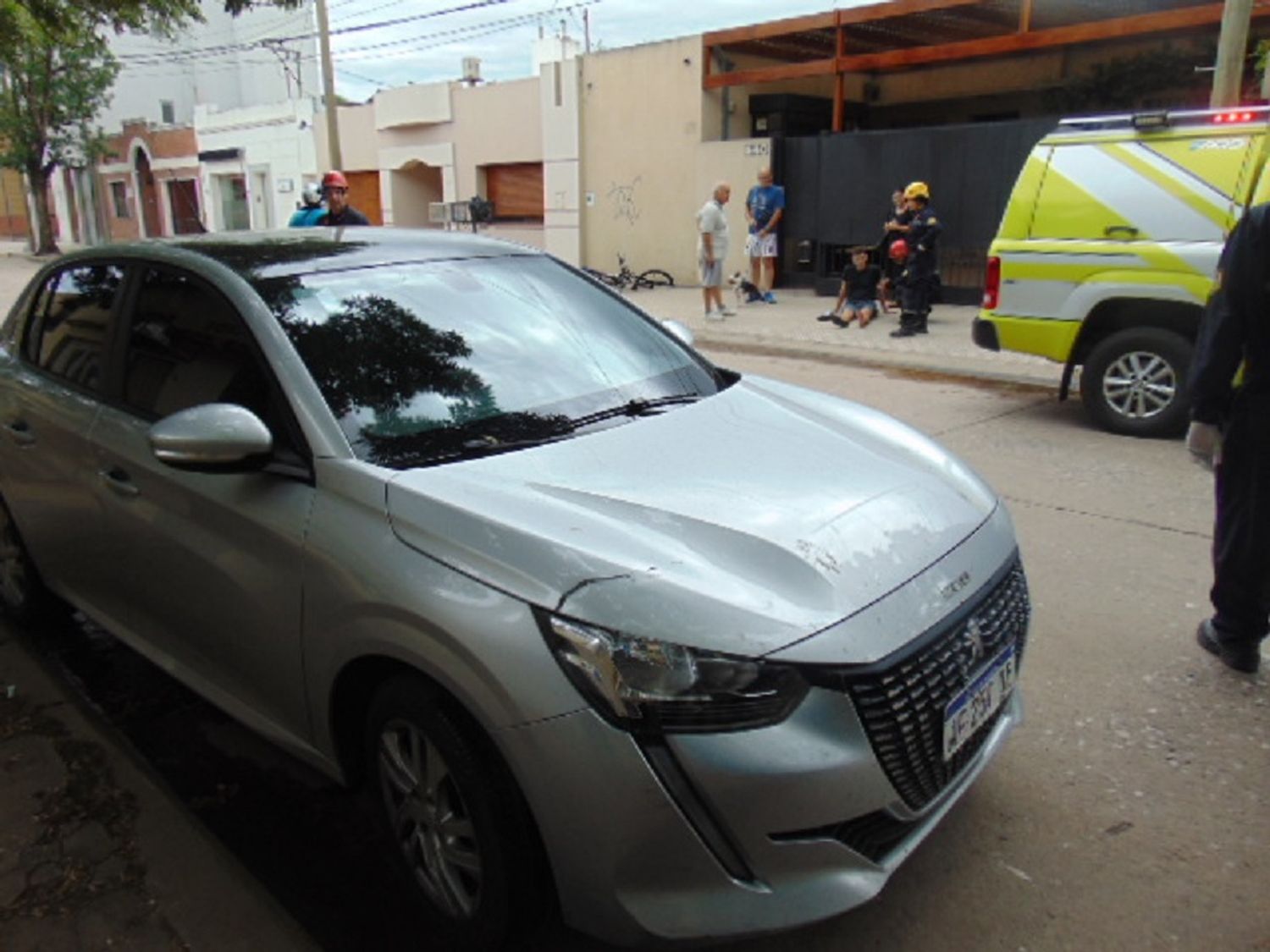 Incendio y accidente en la tarde de este viernes, en las calles de Venado