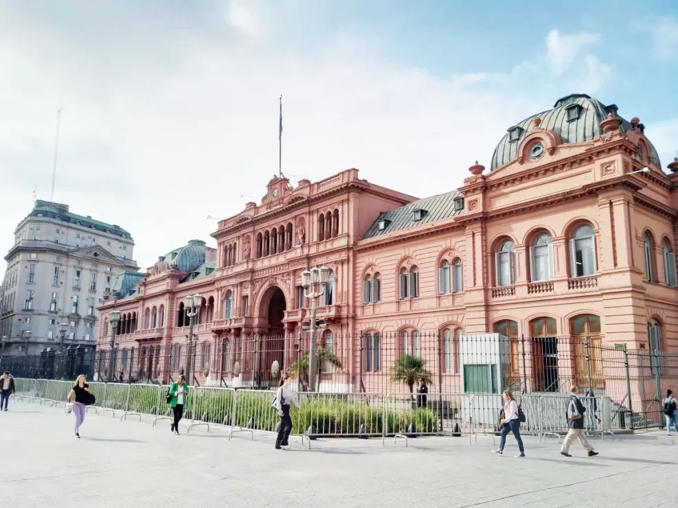 El Gobierno modificó el presupuesto con más recursos para el pago de sueldos, subsidios y funcionamiento