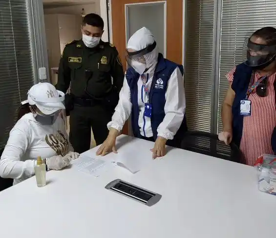 Se entrega a la justicia  exgobernadora colombiana, Oneida Pinto