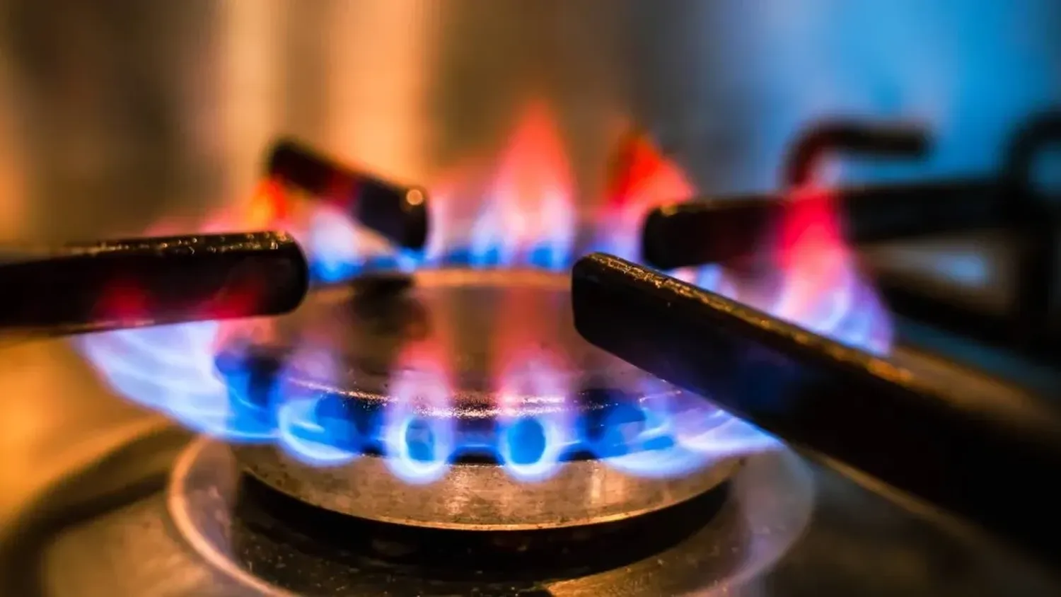 Por emergencia en el gas se extienden los cortes a industrias y reducen los envíos a Chile a causa del frío extremo