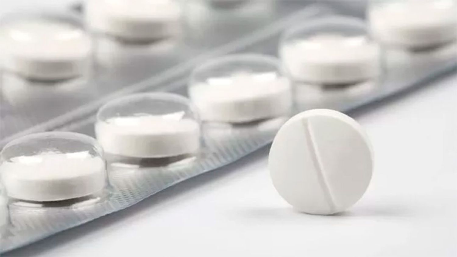 Expertos dieron recomendaciones respecto a la vacuna AstraZeneca y las aspirinas