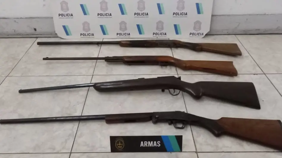 Denuncia por violencia familiar: el hombre poseía numerosas armas de fuego