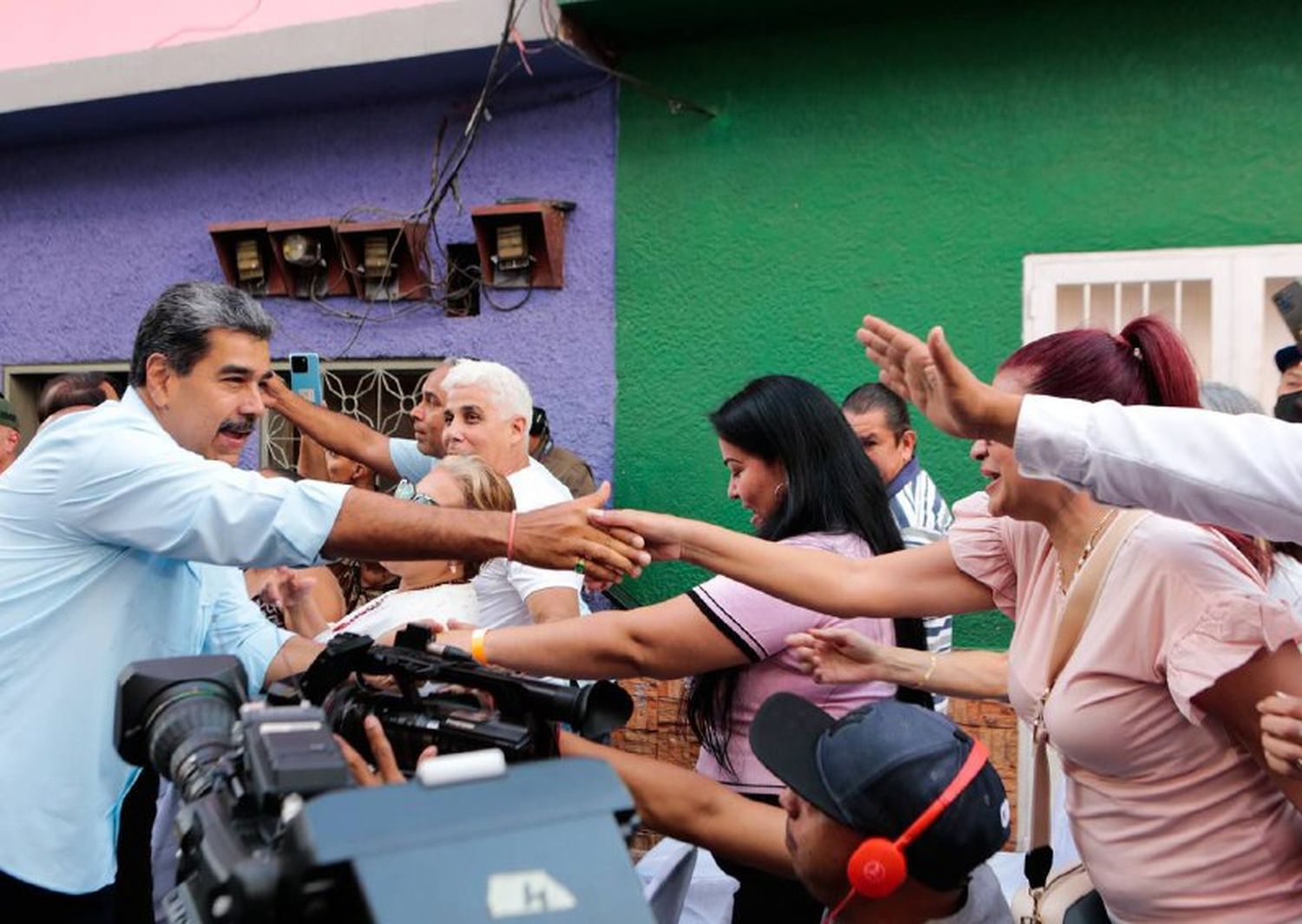 Maduro llama a «FORTALECER el AUTOGOBIERNO»: «las gobernaciones son el circuito  comunal»