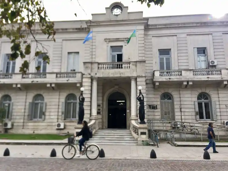 #30A: En Luján se acopló al paro la línea 57 pero funcionan las de corta y media distancia