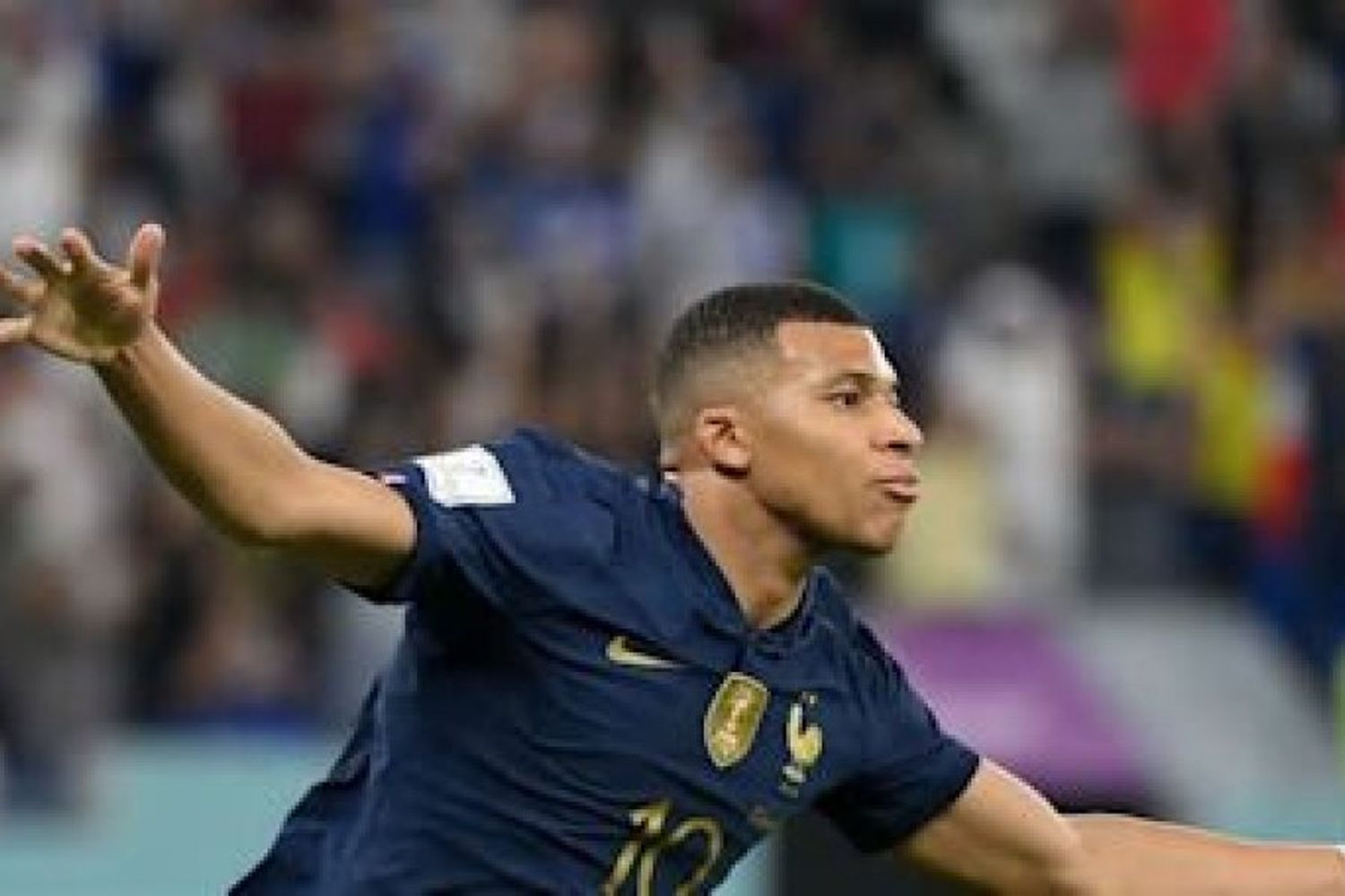 Francia multada por el silencio de  Mbappé