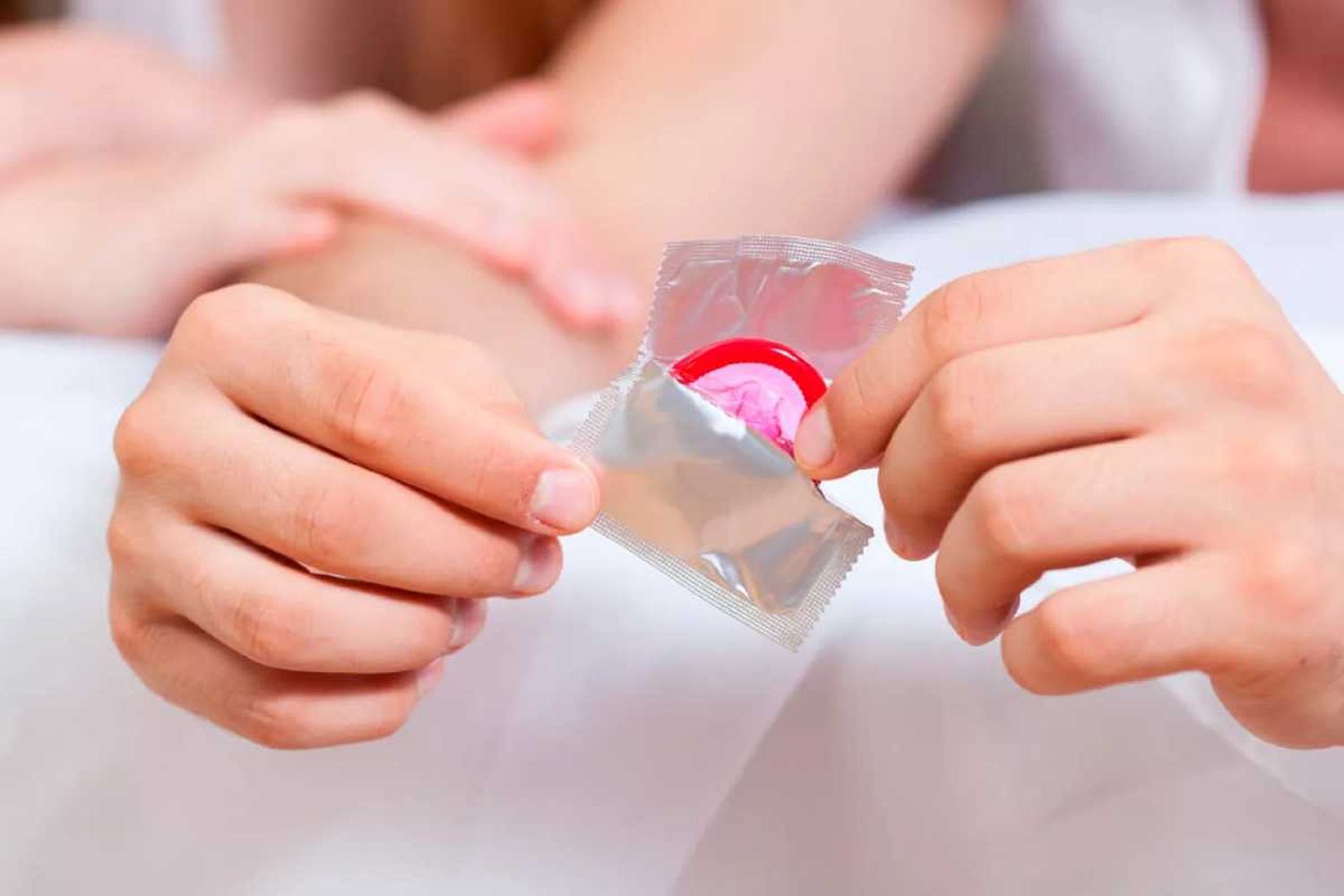 El preservativo ayuda a prevenir la sífilis y otras enfermedades de transmisión sexual