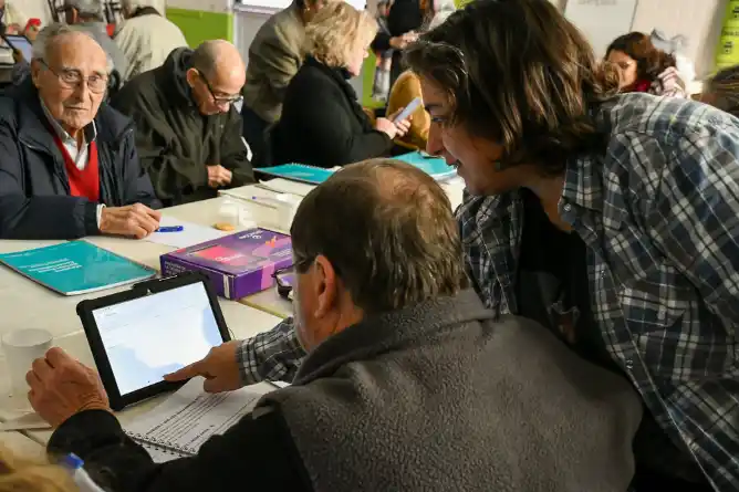 Anuncian un nuevo taller gratuito de Digitalización para adultos mayores en el Club de Leones