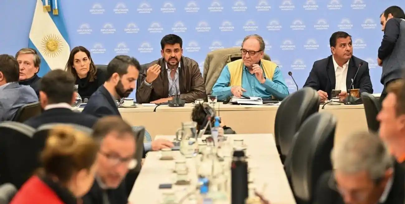 Con números ajustados y fuertes cruces, el oficialismo avaló cambios a ley alquileres votado por Senado.