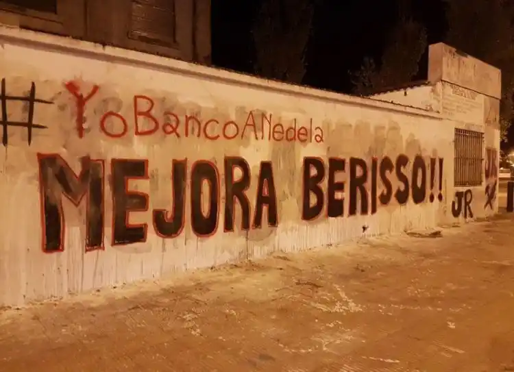 Berisso: En medio del paro municipal, aparecen pintadas del Intendente 