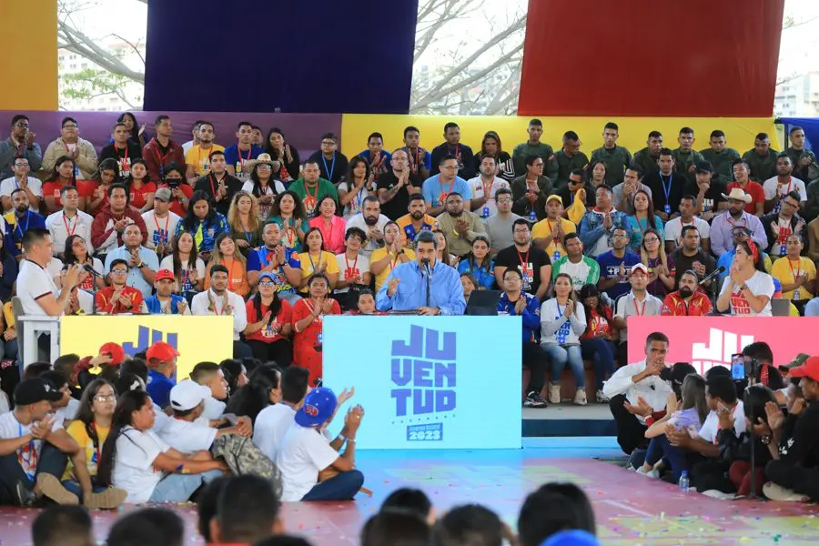 ¿BUSCANDO EL VOTO?  Maduro ofrece villas y castillas a la Juventud PSUV