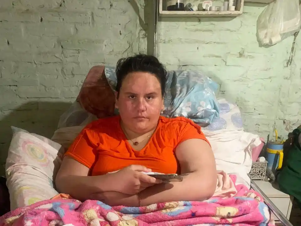 Solidaridad y esperanza: Vanesa Albarenque recibió la grúa levanta personas que necesitaba