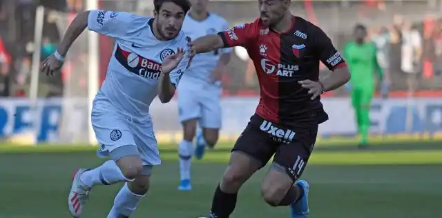 Con un penal y una pelota parada, Colón le quitó el invicto al líder San Lorenzo
