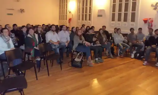 La Uader y la JCI buscan mejorar la oratoria y debate de los estudiantes