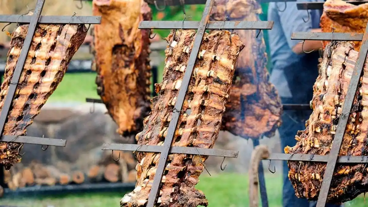 Lobos se prepara para la 4ª Fiesta de la Tradición y el Asado: artistas folklóricos, espectáculos y concurso a la estaca