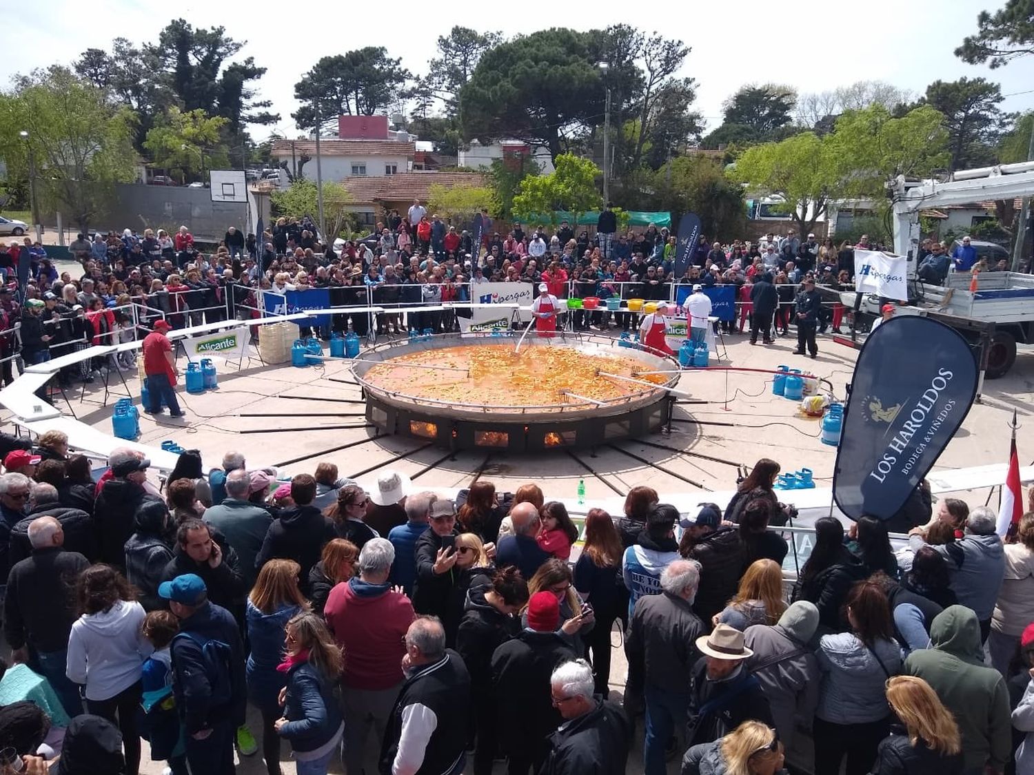 Villa Gesell: Espectacular Paella en la "Fiesta de la Diversidad Cultural"