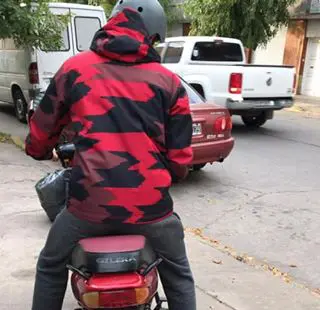 Violentan una reja corrediza y sustraen otro motovehículo 