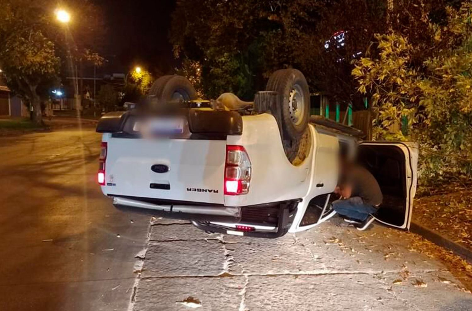 Alcoholizado, volcó la camioneta pero no sufrió lesiones