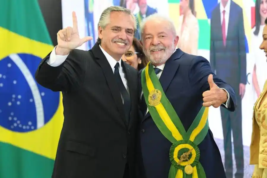 Alberto Fernández saludó a Lula en la presentación como presidente