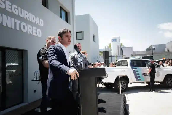 Kicillof entregó nuevos patrulleros para fortalecer la seguridad en Escobar: “A pesar de que Milei nos robó los fondos"