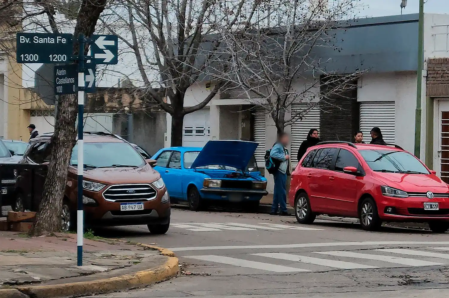 Otra vez le robaron la batería a un auto estacionado: le tocó un Dodge 1500, en barrio Central Córdoba