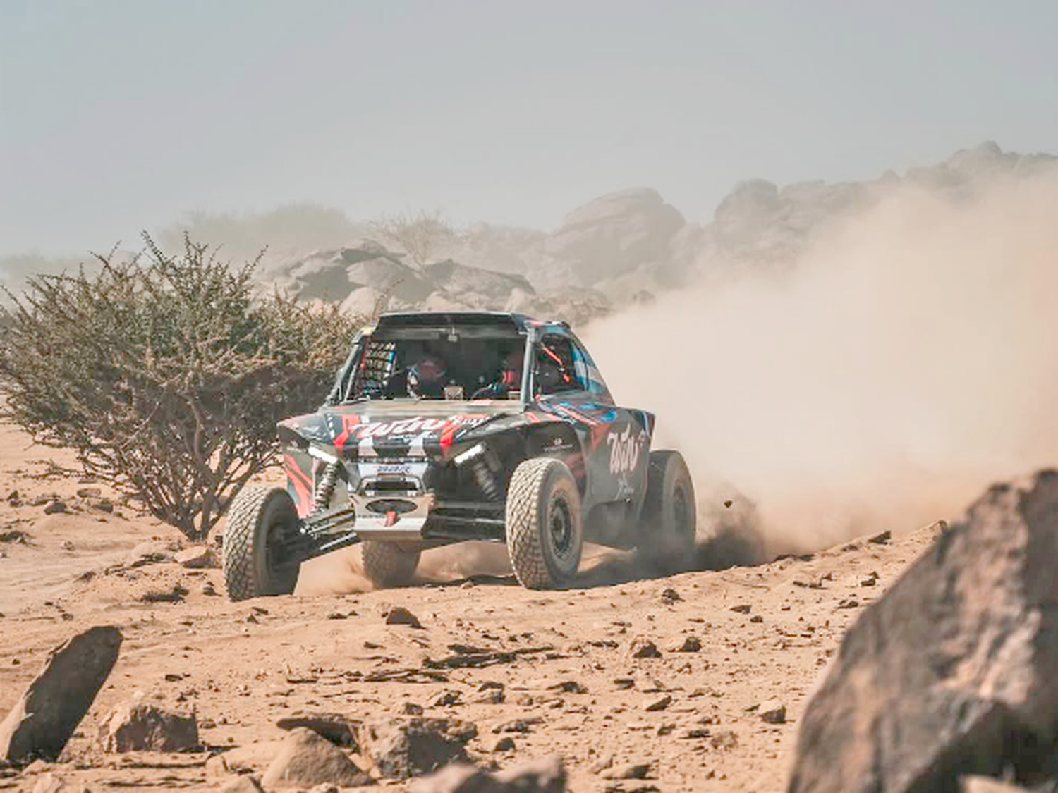 Cavigliasso, con su Taurus T3 Max, en el desierto de Arabia Saudita.