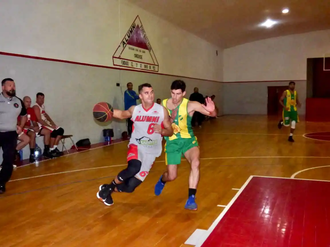 Tracana aportó 13 puntos para Alumni.