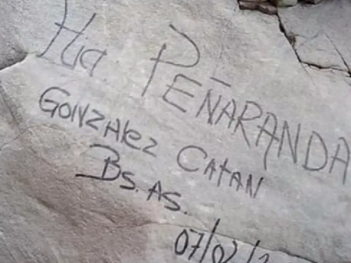 Pintaron una roca en el Cañón del Atuel y ahora deberán pagar por su limpieza
