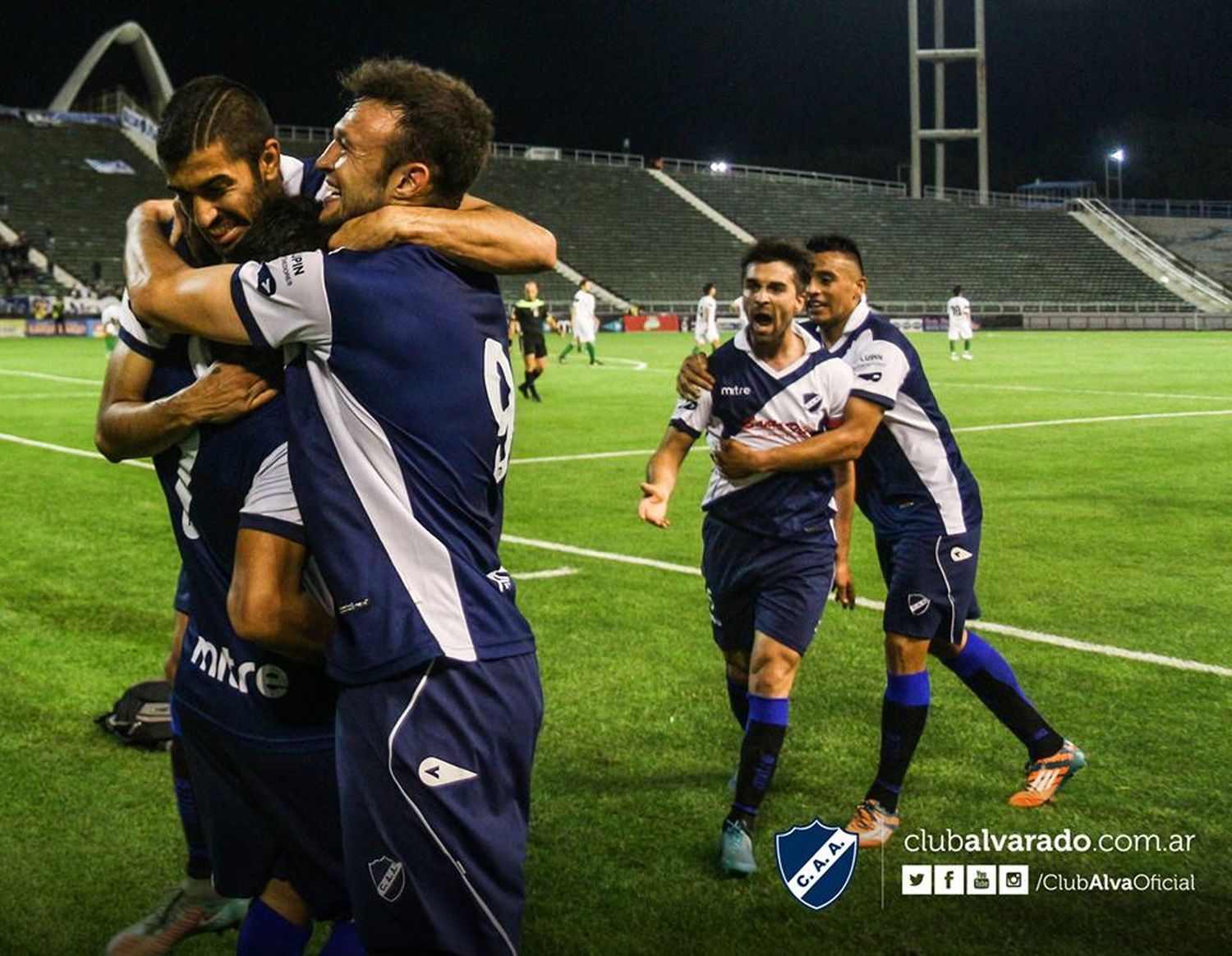 Con un gol agónico, Alvarado ganó y se afianza como lider